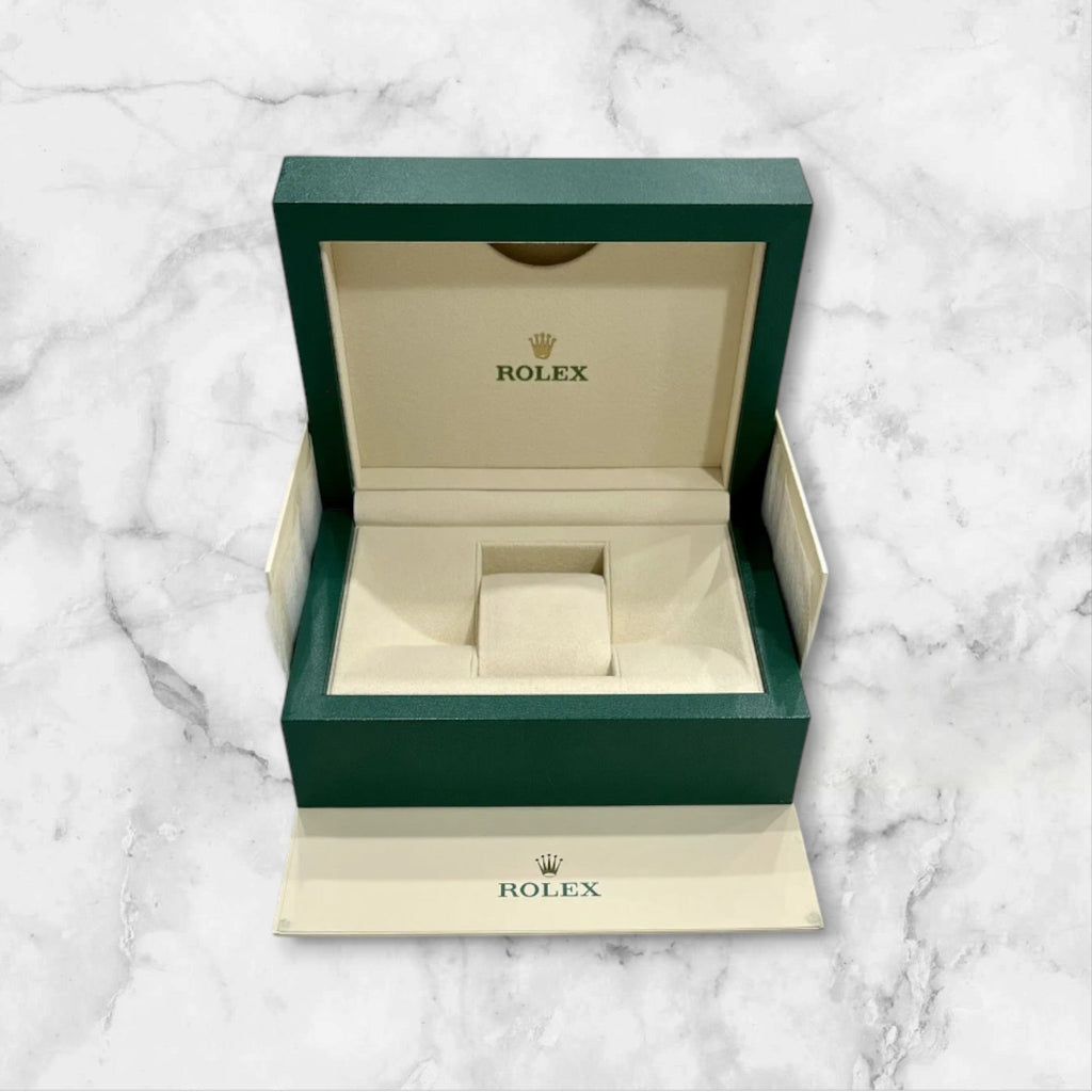 Pre-Owned Rolex Submariner Date 16610 Black Dial With Stainless Steel Bracelet