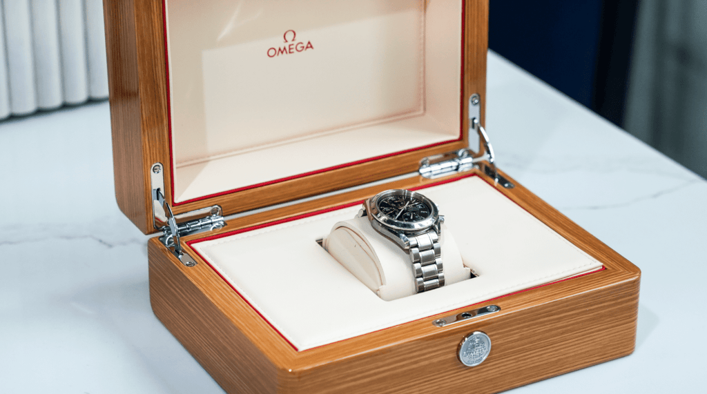Pre-Owned Omega Speedmaster Date 3210.50.00 â€“ 40mm Black Dial with Stainless Steel Bracelet