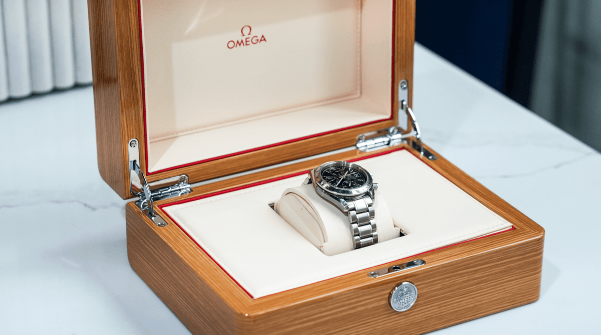 Pre-Owned Omega Speedmaster Date 3210.50.00 â€“ 40mm Black Dial with Stainless Steel Bracelet
