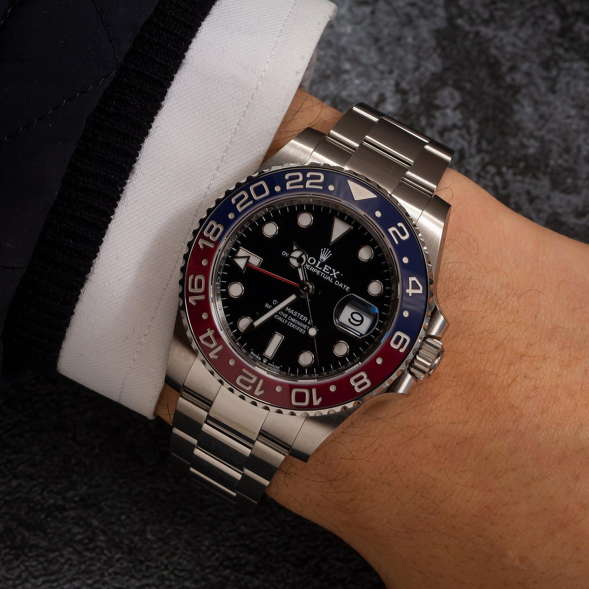 Pre-Owned Rolex GMT-Master II 40MM 126710BLRO Pepsi Black Dial Blue & Red Ceramic Bezel Stainless Steel Oyster Bracelet